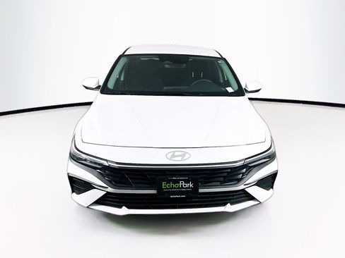 Used 2025 Hyundai Elantra Blue image 2