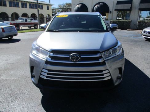 Used 2019 Toyota Highlander XLE image 9
