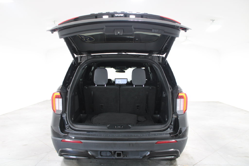 Used 2025 Ford Explorer ST-Line AWD/4WD image 32