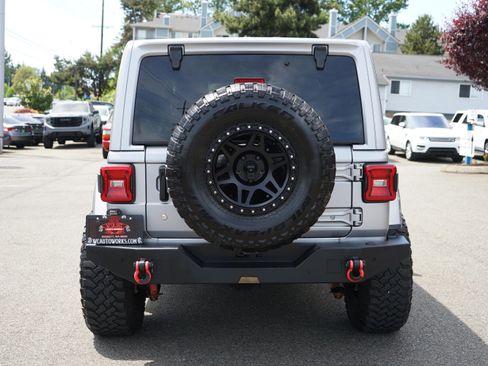 Used 2020 Jeep Wrangler Unlimited Sahara AWD/4WD image 4