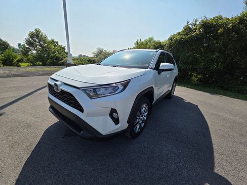 Used 2021 Toyota RAV4 XLE Premium image 1