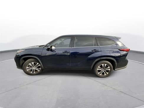 Used 2020 Toyota Highlander XLE image 9