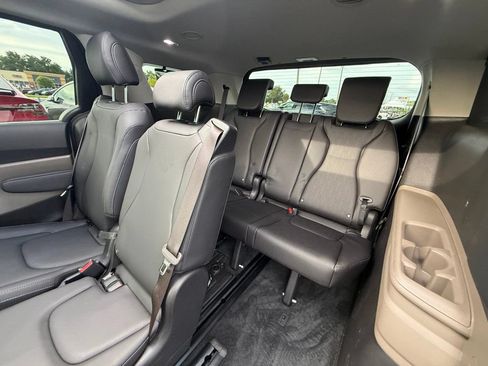 Used 2025 Kia Carnival SX FWD image 25