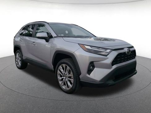 Used 2022 Toyota RAV4 XLE Premium FWD image 8