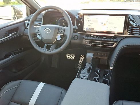 New 2026 Toyota Camry Hybrid FWD image 10