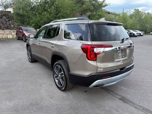 Used 2023 GMC Acadia SLT w/ Technology Package AWD/4WD image 3