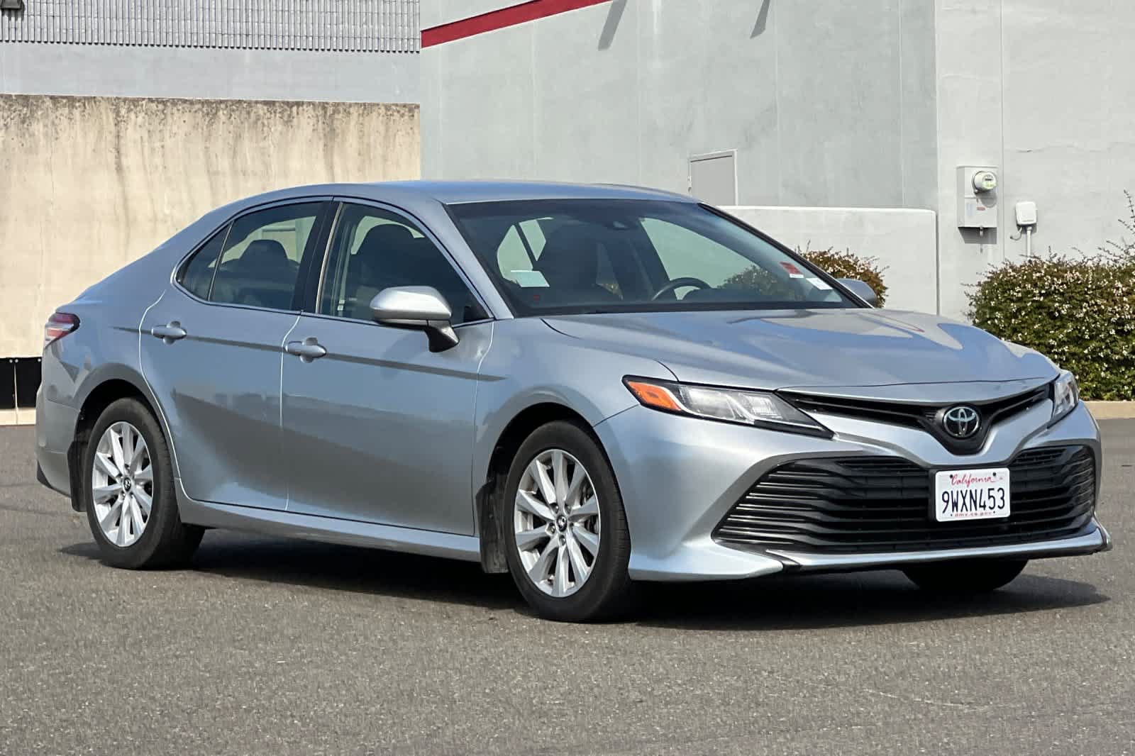 Used 2018 Toyota Camry LE FWD image 5