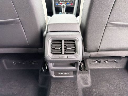 New 2026 Volkswagen Taos SE FWD image 20