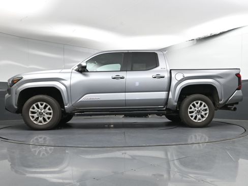 Certified 2025 Toyota Tacoma SR5 image 33