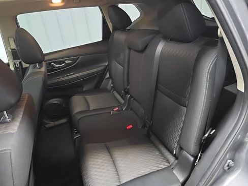 Used 2018 Nissan Rogue SV w/ Sun & Sound Touring Package image 33