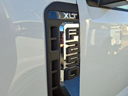 New 2026 Ford F250 XLT w/ FX4 Off-Road Package image 18