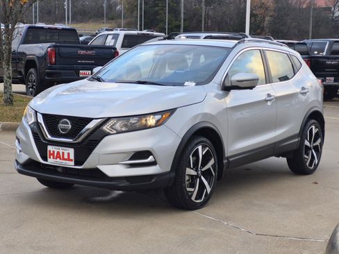 Used 2022 Nissan Rogue Sport SL image 3