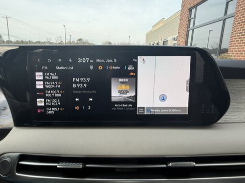 Used 2023 Hyundai Palisade Calligraphy image 30