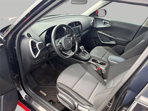 Used 2020 Kia Soul GT-Line FWD image 11