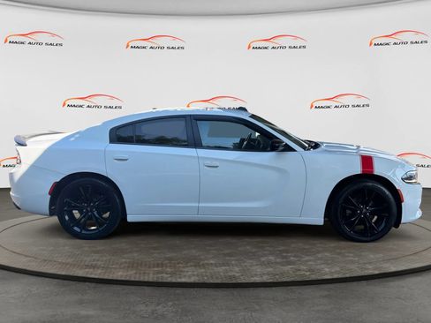 Used 2018 Dodge Charger SXT w/ Blacktop Package RWD image 6
