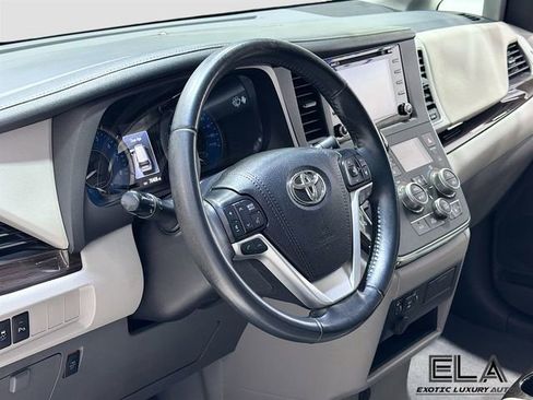 Used 2019 Toyota Sienna XLE w/ XLE Navigation Package AWD/4WD image 11