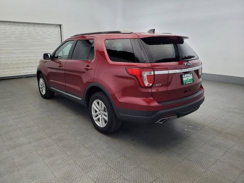 Used 2018 Ford Explorer XLT image 5