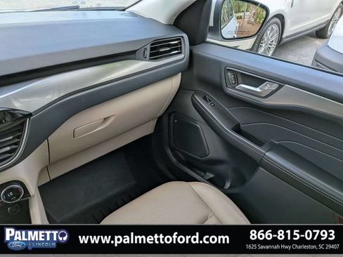 Used 2021 Ford Escape Titanium AWD/4WD image 17