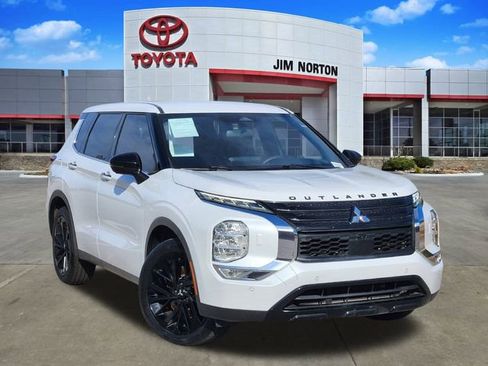 Used 2023 Mitsubishi Outlander SE Black Edition image 1