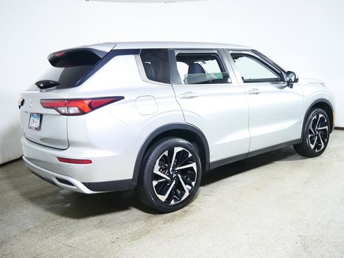 Used 2023 Mitsubishi Outlander SE image 7