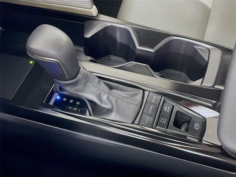 Used 2025 Toyota Camry SE w/ Multimedia Upgrade Package image 20