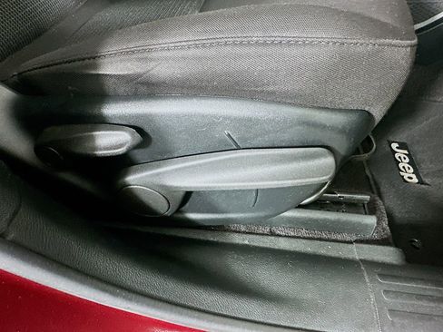 Used 2019 Jeep Cherokee Latitude w/ Popular Appearance Group image 24