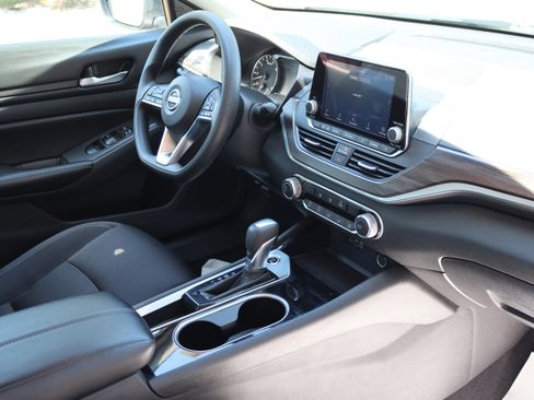 Used 2024 Nissan Altima 2.5 SV FWD image 28