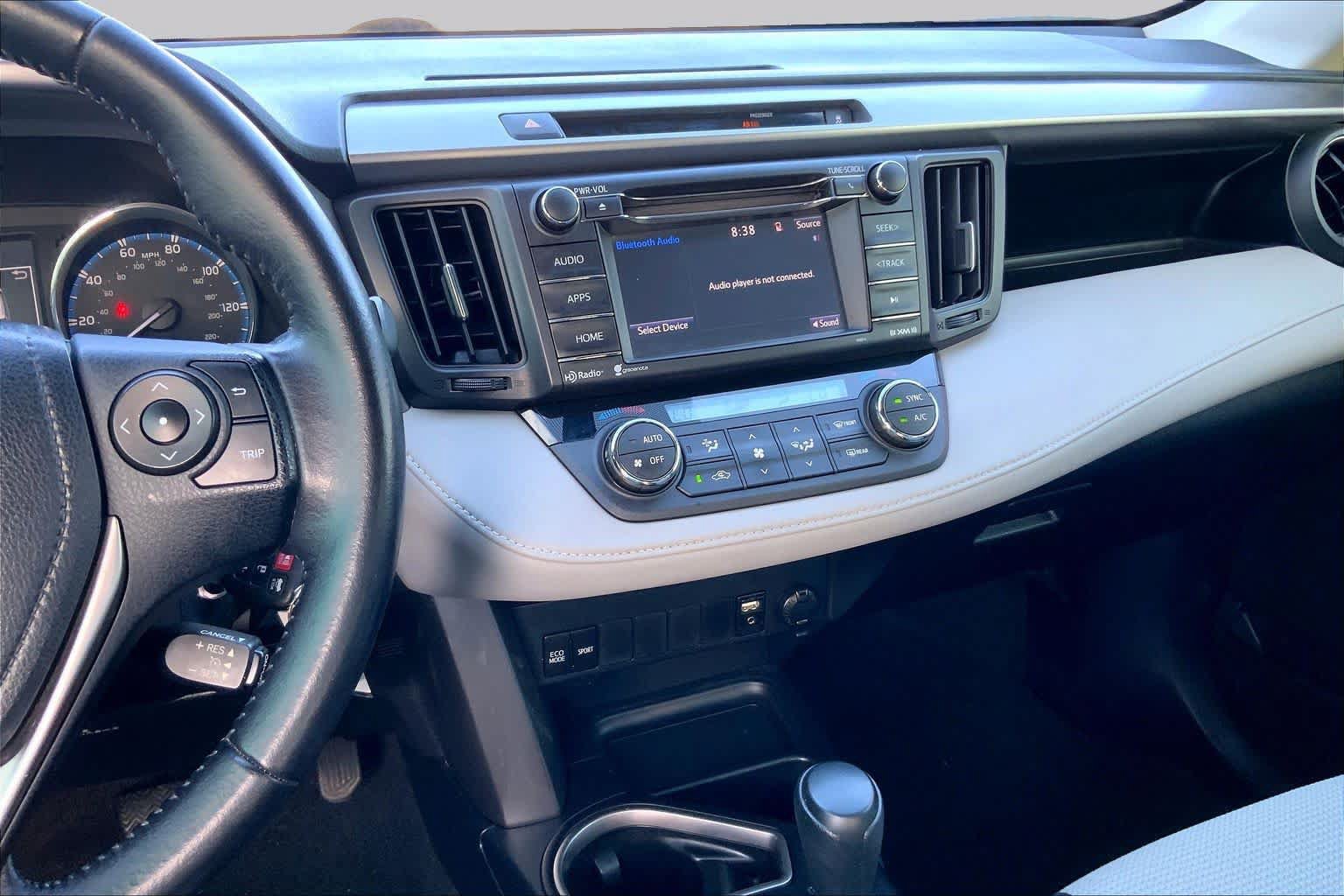 Used 2016 Toyota RAV4 XLE FWD image 6