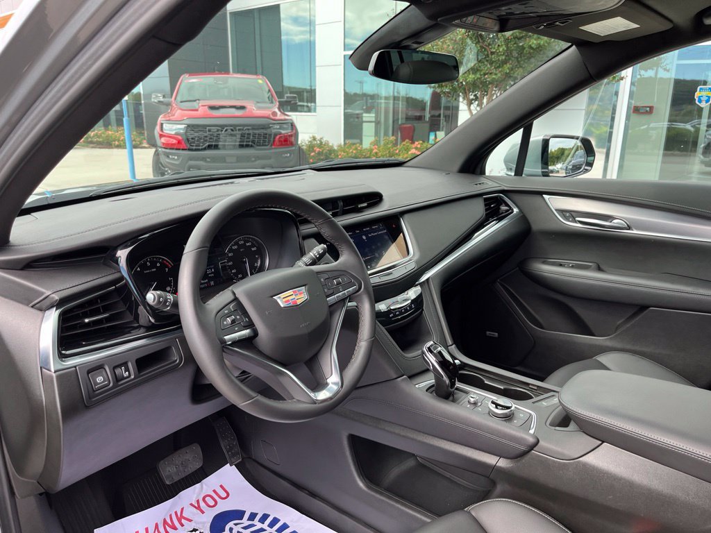 Used 2025 Cadillac XT6 Luxury w/ LPO, Floor Liner Package AWD/4WD image 7