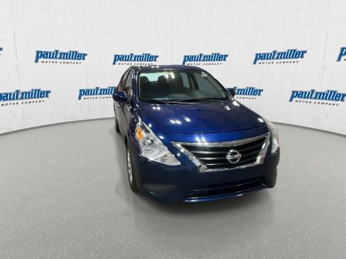 Used 2018 Nissan Versa SV image 3