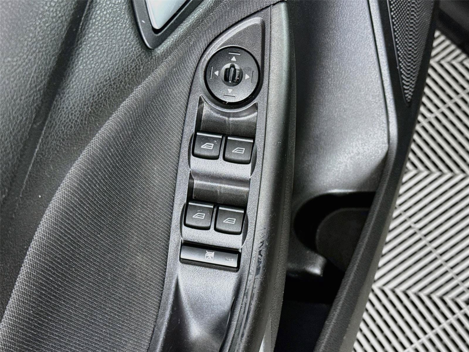Used 2017 Ford Focus SEL FWD image 20