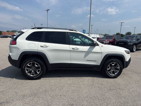 Used 2019 Jeep Cherokee Trailhawk AWD/4WD image 4