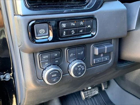 Certified 2025 GMC Yukon AT4 Ultimate w/ LPO, Illumination Package image 35