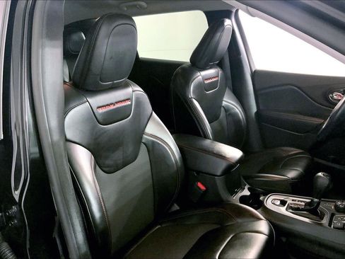 Used 2020 Jeep Cherokee Trailhawk w/ Cold Weather Group image 7