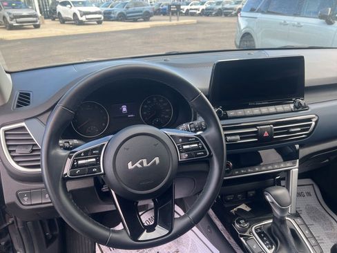 Used 2023 Kia Seltos Nightfall Edition image 9