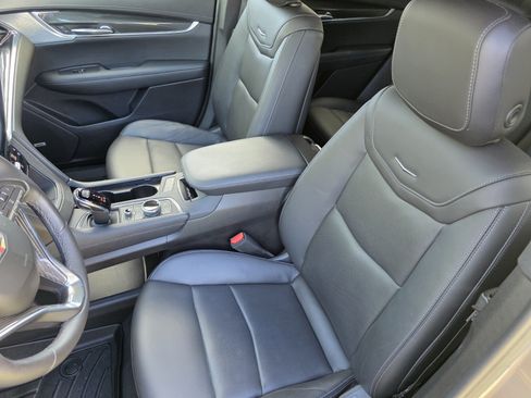 Used 2023 Cadillac XT6 Sport w/ Technology Package AWD/4WD image 12