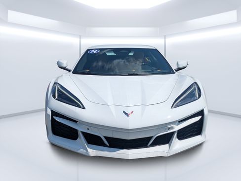Used 2024 Chevrolet Corvette Z06 RWD image 8