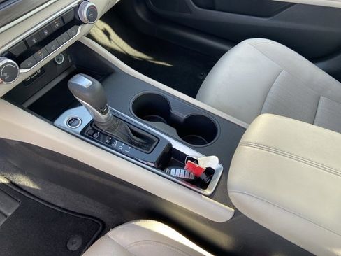 Used 2025 Nissan Altima 2.5 SV image 24