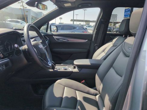 Used 2025 Cadillac XT6 Luxury image 23