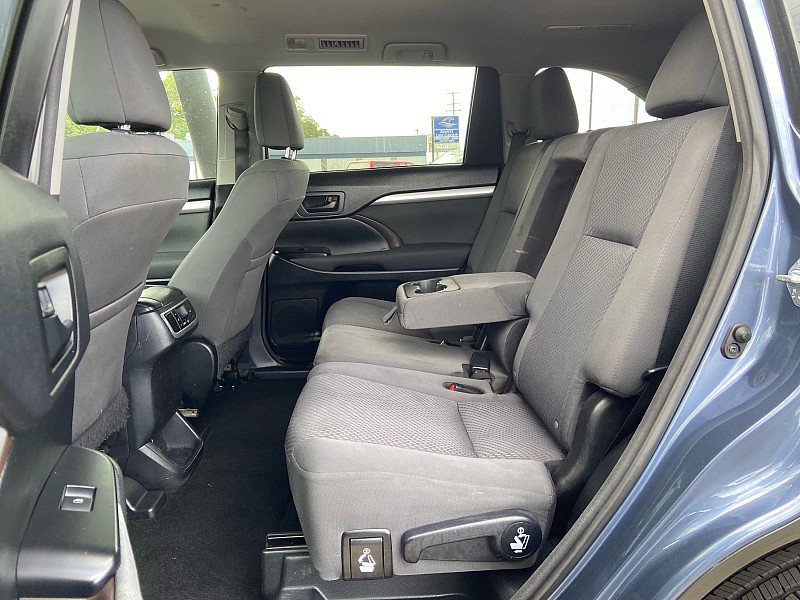 Used 2016 Toyota Highlander LE FWD image 8