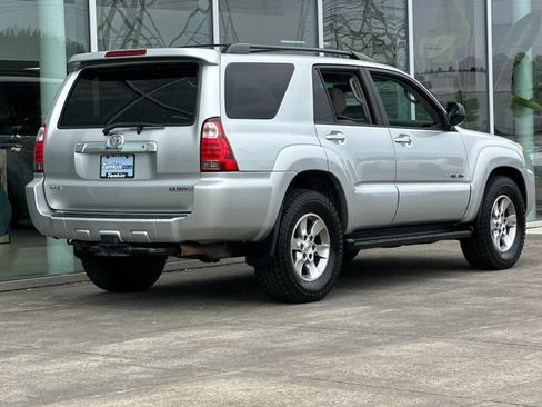 Used 2006 Toyota 4Runner SR5 AWD/4WD image 3