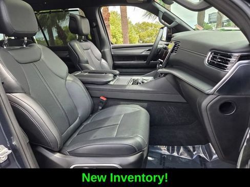 Certified 2023 Jeep Wagoneer Series II w/ Convenience Group I AWD/4WD image 17