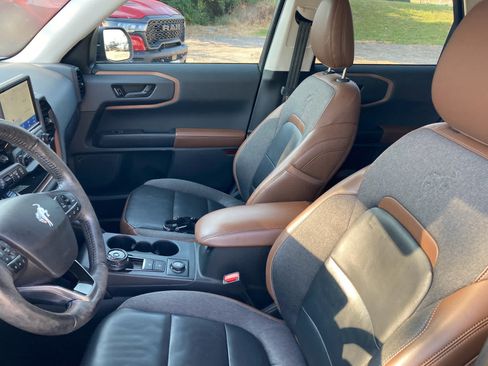 Used 2022 Ford Bronco Sport Outer Banks w/ Tech Package AWD/4WD image 3