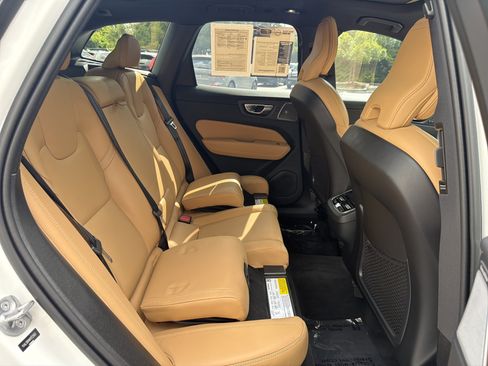 Certified 2024 Volvo XC60 B5 Ultimate w/ Protection Package Premier AWD/4WD image 33