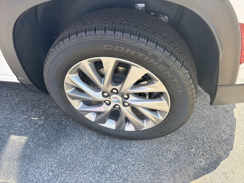 Used 2025 Buick Enclave Preferred AWD/4WD image 9