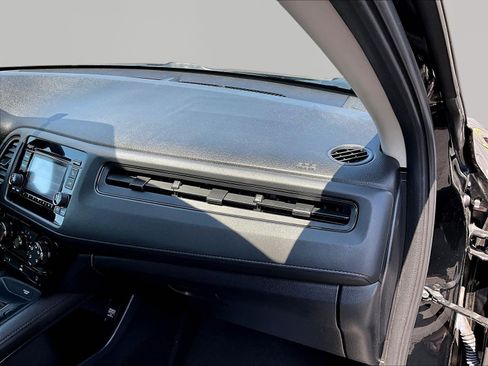 Used 2021 Honda HR-V LX image 26