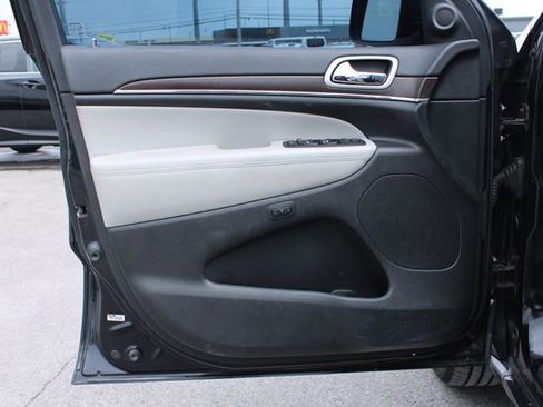 Used 2018 Jeep Grand Cherokee Limited image 10