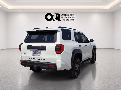 Used 2025 Toyota 4Runner SR5 AWD/4WD image 5