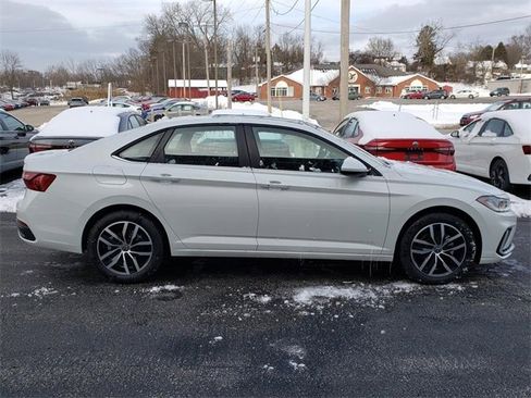New 2026 Volkswagen Jetta SE image 3