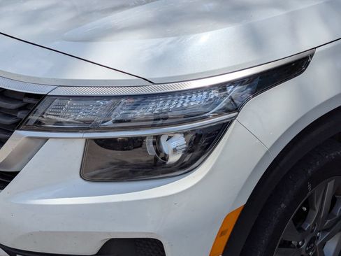 Used 2022 Kia Seltos LX AWD/4WD image 6